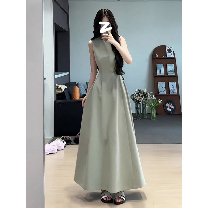 法式气质绿色连衣裙子女夏季2026新款高级感无袖背心收腰显瘦长裙