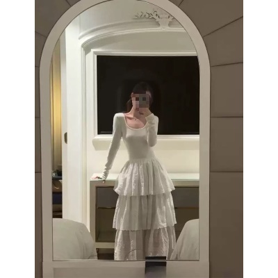 法式温柔长袖连衣裙女2026秋季新款修身显瘦白色打底长裙蛋糕裙