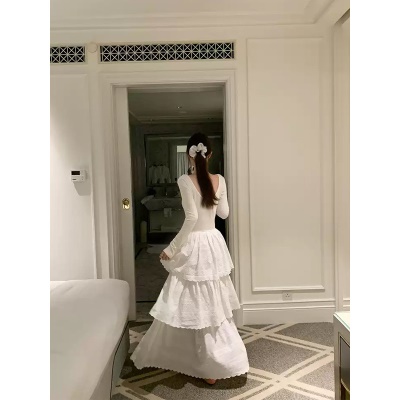 法式温柔长袖连衣裙女2026秋季新款修身显瘦白色打底长裙蛋糕裙