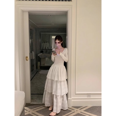 法式温柔长袖连衣裙女2026秋季新款修身显瘦白色打底长裙蛋糕裙