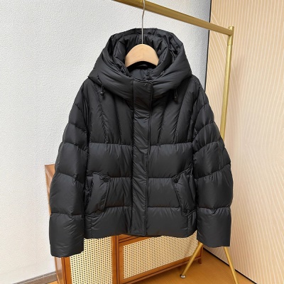 轻奢90鹅绒服泡芙零压感连帽超轻柔软女短款宽松保暖外套2026新冬