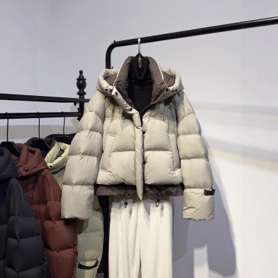 小个子连帽鹅绒服女短款2026冬季新款时尚百搭时髦撞色面包服外套