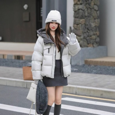 泡芙拼色连帽90白鹅绒女宽松2026冬季新款高级轻盈羽绒服外套保暖