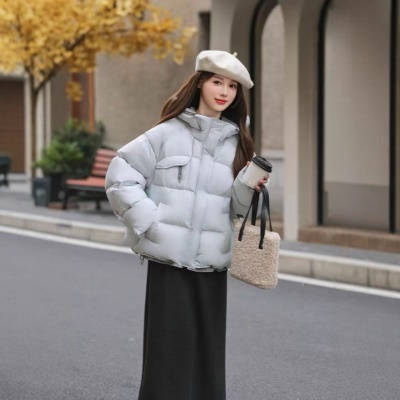 泡芙拼色连帽90白鹅绒女宽松2026冬季新款高级轻盈羽绒服外套保暖