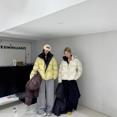 韩国原版撞色鹅绒服女2026冬新款宽松加厚短款连帽糖果色外套潮