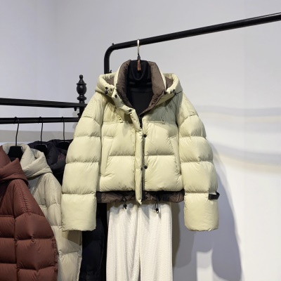 小个子连帽鹅绒服女短款2026冬季新款时尚百搭时髦撞色面包服外套