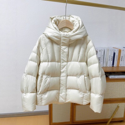 轻奢90鹅绒服泡芙零压感连帽超轻柔软女短款宽松保暖外套2026新冬